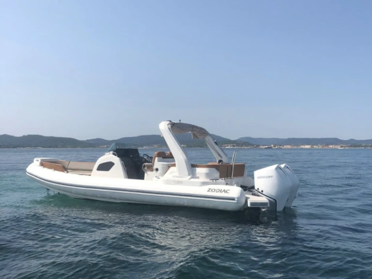 Wynajmij Zodiac Medline 9 w Port Grimaud