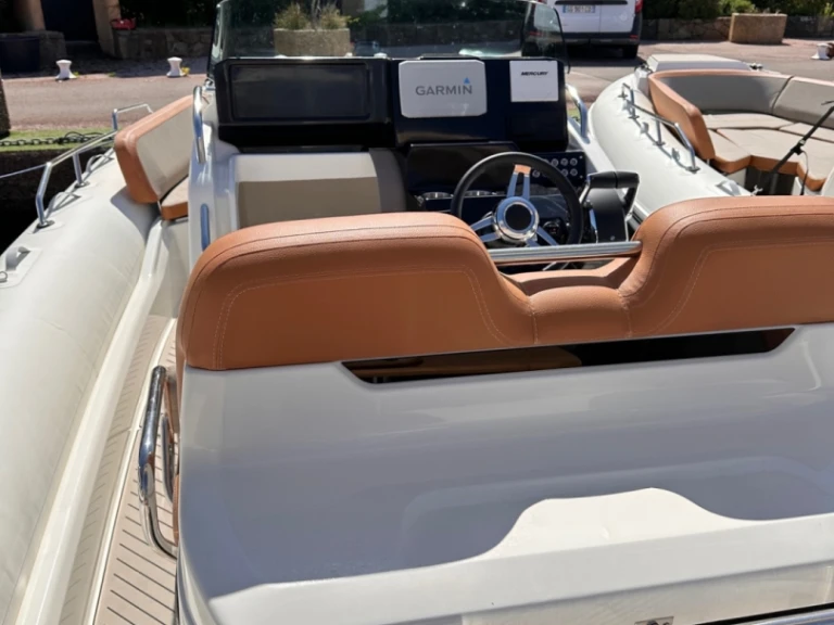 Łódż półsztywna do wynajmu w Port Grimaud w najlepszej cenie