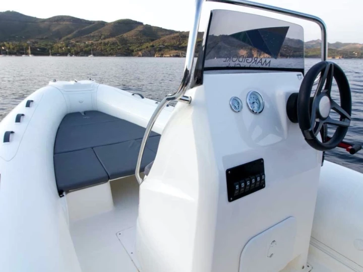 Wynajem Łódż półsztywna w Sète - Bsc 50 Classic