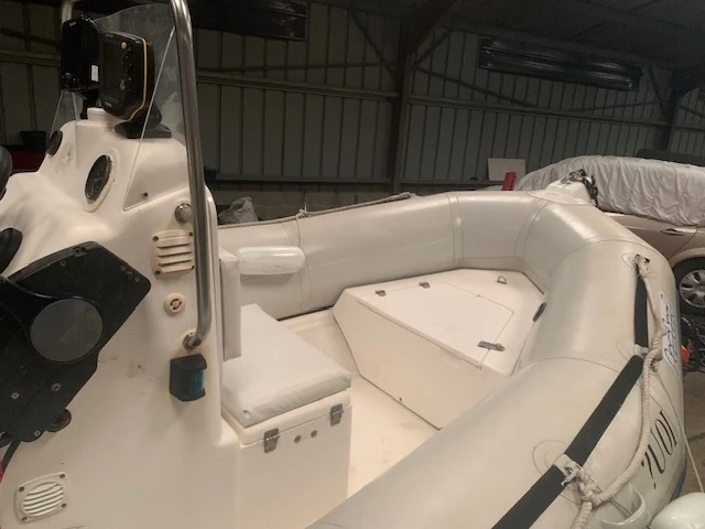 Wynajem Łódż półsztywna Zodiac z patentem 