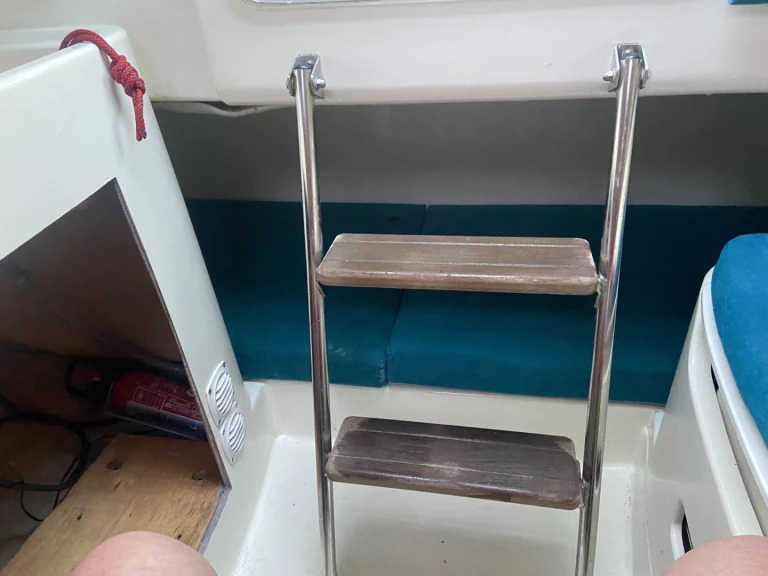 Wynajem Motorówka Jeanneau z patentem 