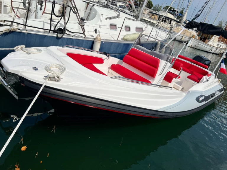Zar Zar 65 Suite między profesjonalistami a osobami prywatnymi w Port Grimaud