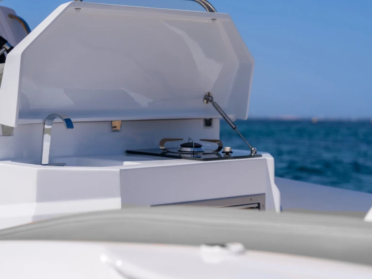 Wynajem łodzi Bandol tanio LIBECCIU 1000