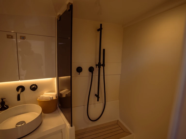 Wynajem Motorówka VanDutch z patentem 