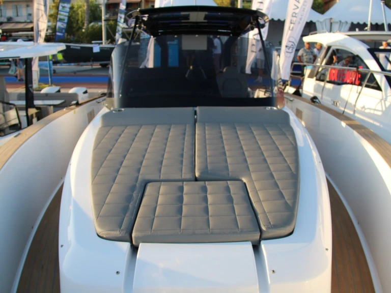 Wynajem Motorówka Pardo Yachts z patentem 