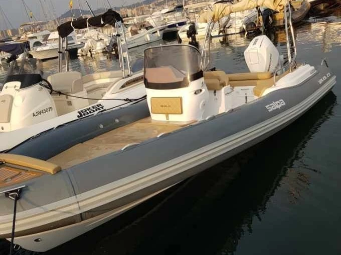 Łódż półsztywna do wynajmu w Ajaccio w najlepszej cenie