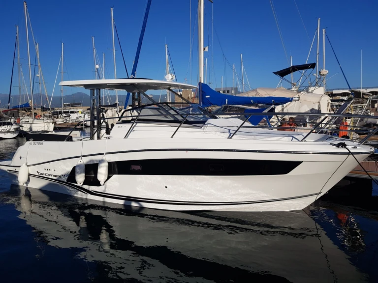 Wynajmij Jeanneau Cap Camarat 10.5 WA série 2 w Ajaccio