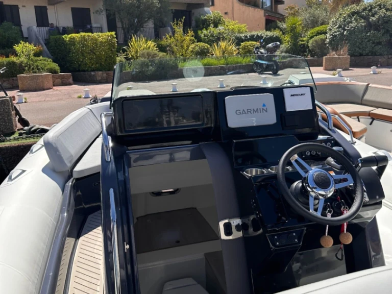 Wynajem Łódż półsztywna w Cogolin - Zodiac Medline 9