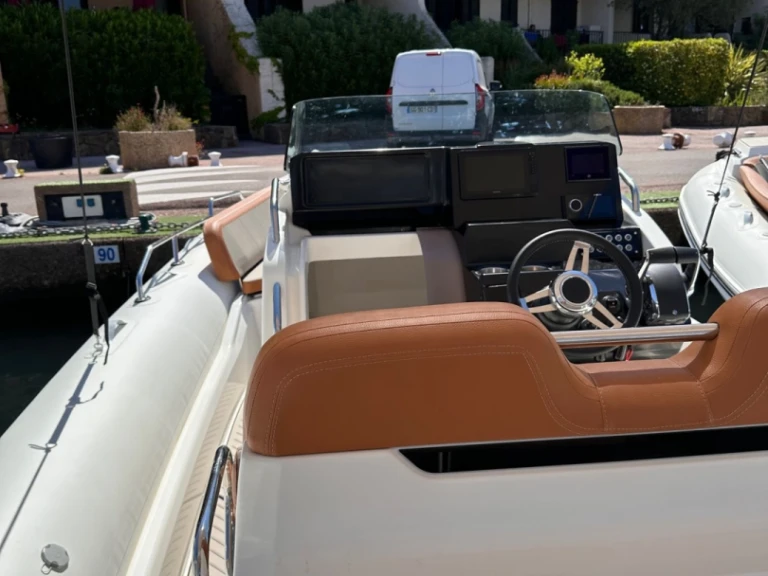 Wynajmij Łódż półsztywna z lub bez skippera Zodiac w Cogolin