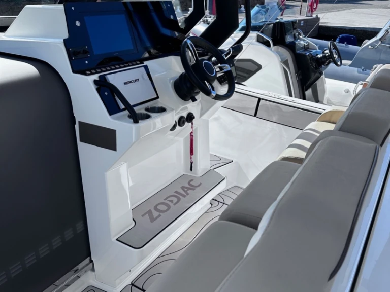 Wynajem Łódż półsztywna Zodiac z patentem 