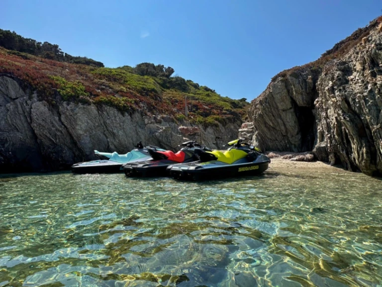 Sea-Doo SEA DOO 170 GTI SE między profesjonalistami a osobami prywatnymi w Hyeres