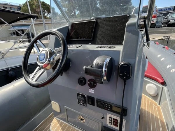 Wimbi Boats W7i między profesjonalistami a osobami prywatnymi w Saint-Raphael