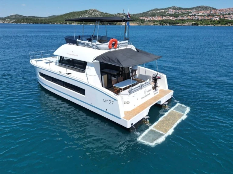 Wynajmij Katamaran z lub bez skippera Fountaine Pajot w Saint-Raphael