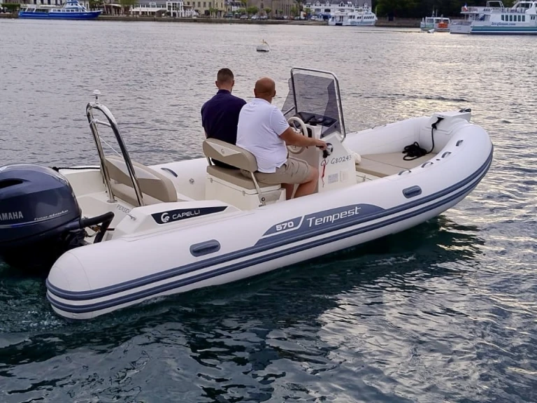 Capelli Tempest 570 między profesjonalistami a osobami prywatnymi w Combrit