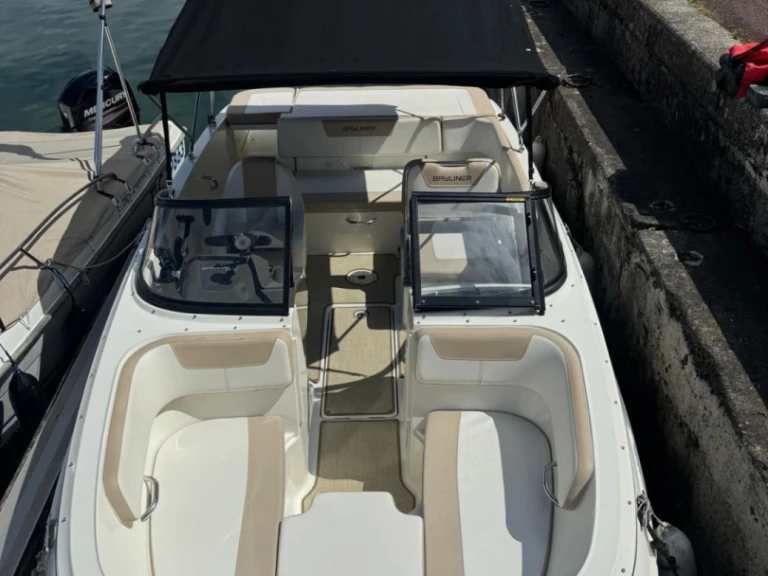 Wynajem w Le Bourget-du-Lac- Bayliner BAYLINER VR5 na SamBoat
