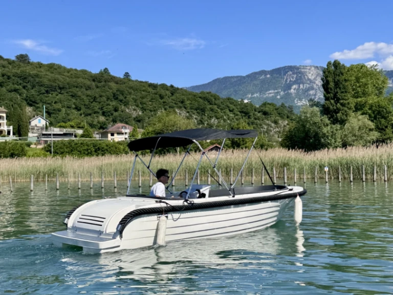 Motorówka do wynajmu w Aix-les-Bains w najlepszej cenie