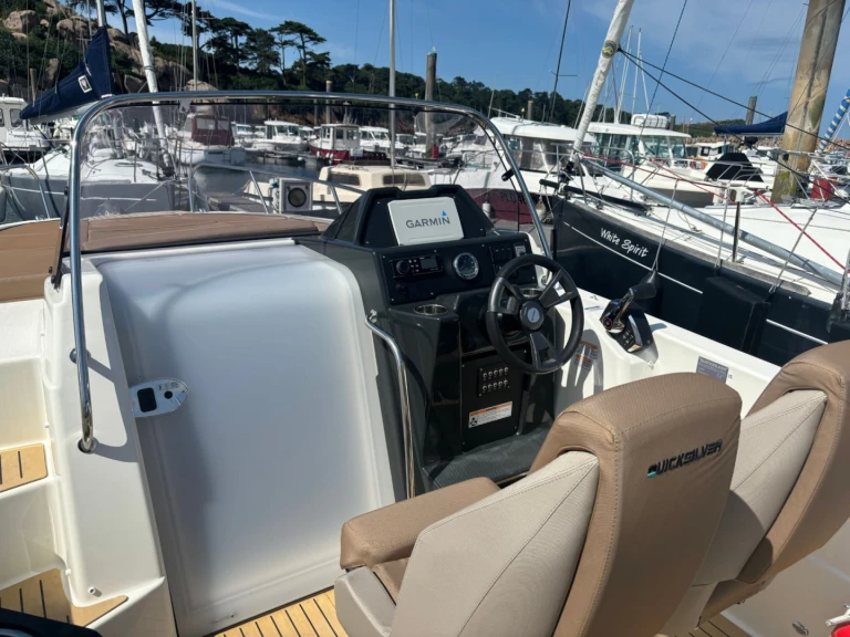 Wynajem łodzi Trébeurden tanio QUICKSILVER 755 ACTIV SUNDECK