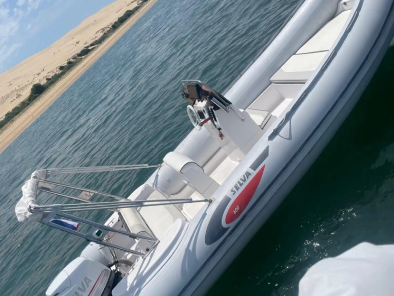 Łódż półsztywna do wynajmu w Cap Ferret w najlepszej cenie