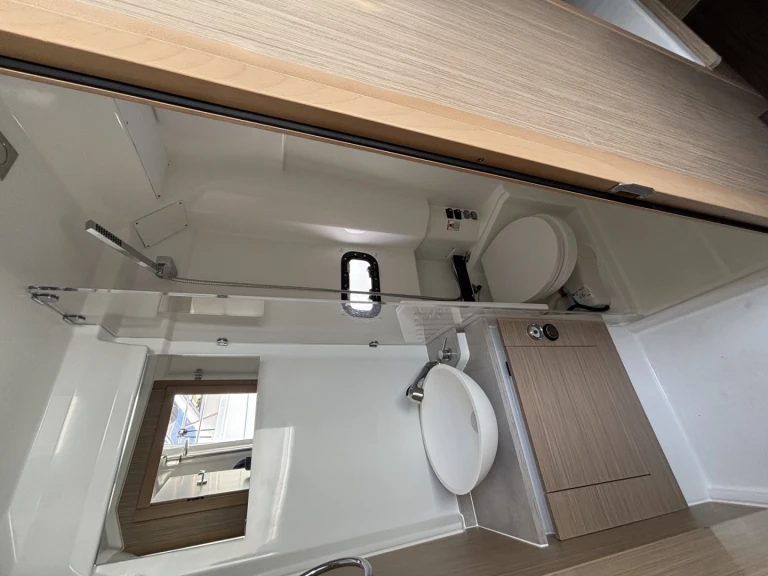 Wynajem Motorówka Jeanneau z patentem 