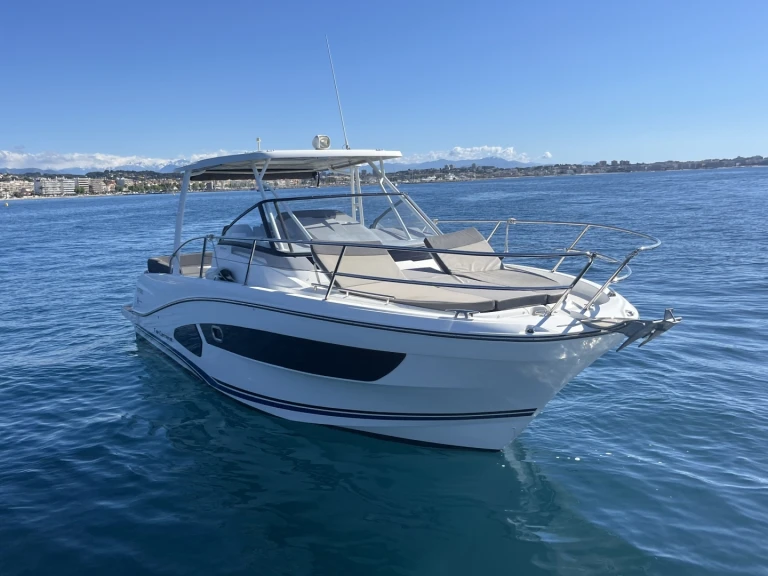 Wynajem Motorówka Jeanneau z patentem 