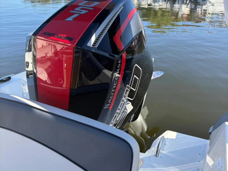 Lomac LOMAC 660 TURISMO między profesjonalistami a osobami prywatnymi w Saint-Florent