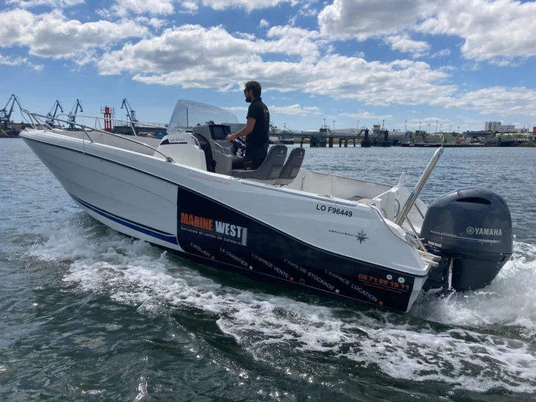 Wynajem w Lorient- Jeanneau Cap Camarat 6.5 CC Serie 3 na SamBoat