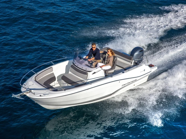 Wynajmij Jeanneau Cap Camarat 6.5 CC Serie 3 w Lorient