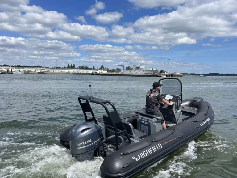 Wynajmij Łódż półsztywna z lub bez skippera Highfield w Lorient
