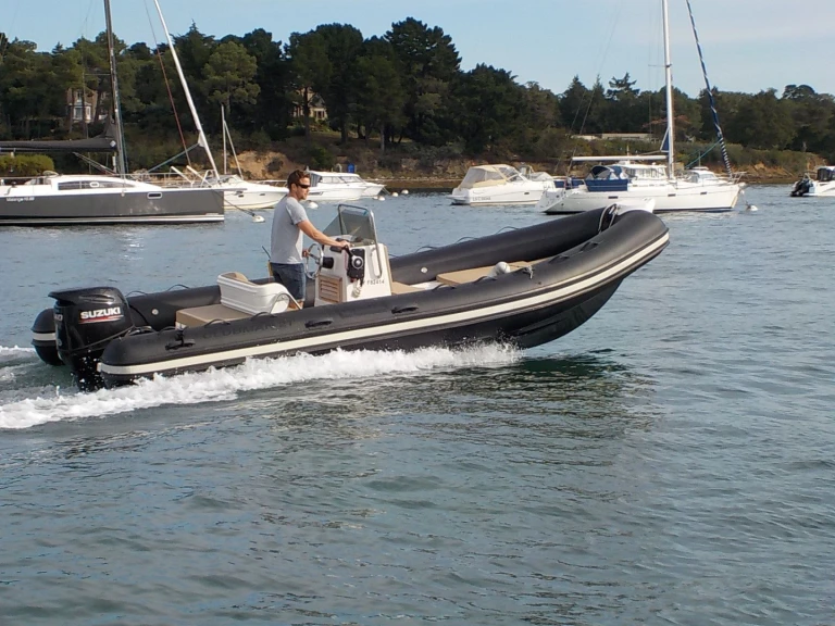 Wynajmij Łódż półsztywna z lub bez skippera Joker Boat w Arradon