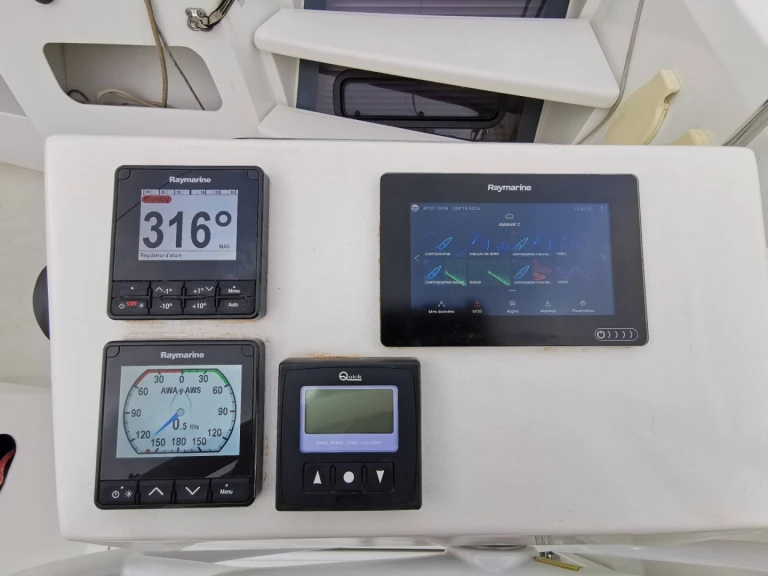 Wynajem łodzi Mahon tanio Catana 53