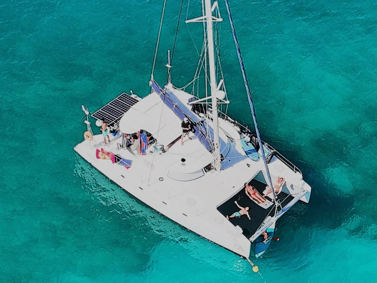Fountaine Pajot Belize 43 między profesjonalistami a osobami prywatnymi w Marigot