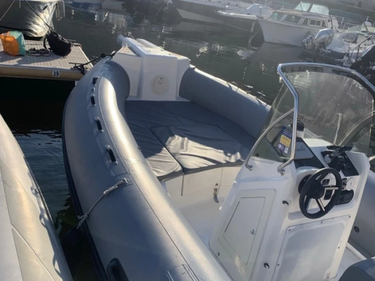 Wynajmij Quicksilver Activ 605 Sundeck w Marsylia
