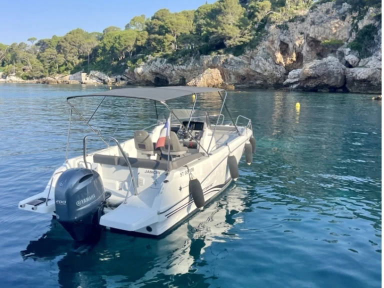 Wynajmij Jeanneau Cap Camarat 6.5 CC Serie 3 w Antibes