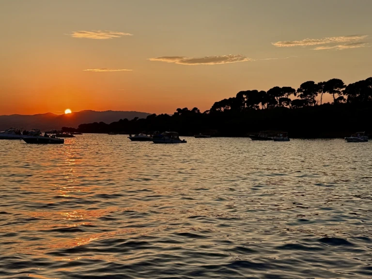 Wynajem łodzi Antibes tanio CAP CAMARAT