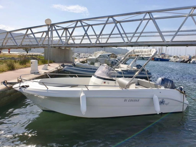 Pacific Craft Pacific Craft 625 Open między profesjonalistami a osobami prywatnymi w Saint-Florent