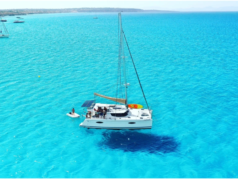 Wynajmij Fountaine Pajot Helia 44 w Sant Antoni de Portmany