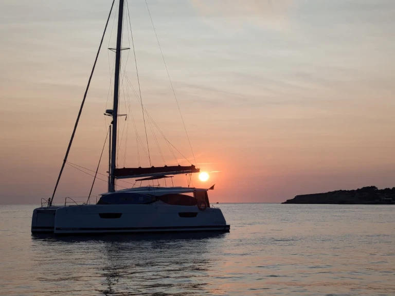 Wynajem Katamaran Fountaine Pajot z patentem 