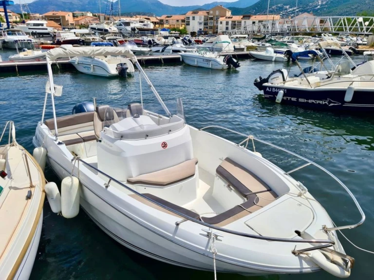 Wynajem łodzi Jeanneau Cap Camarat 6.5 Style w Saint-Florent na SamBoat 