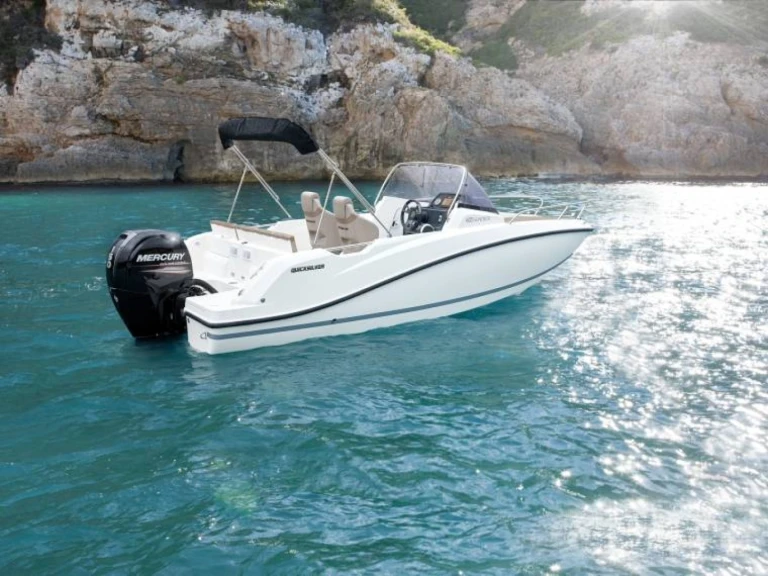 Quicksilver Activ 605 Sundeck między profesjonalistami a osobami prywatnymi w Cambrils