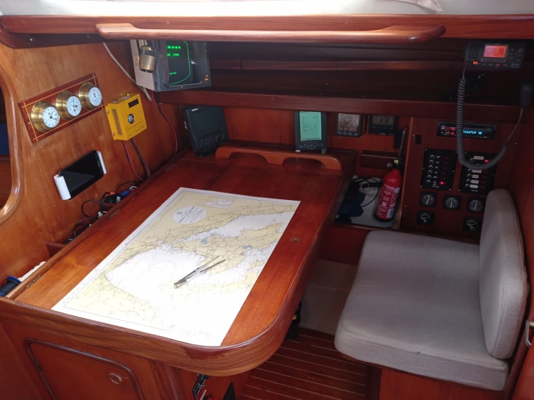 Bénéteau First 42 między profesjonalistami a osobami prywatnymi w Marina Izola