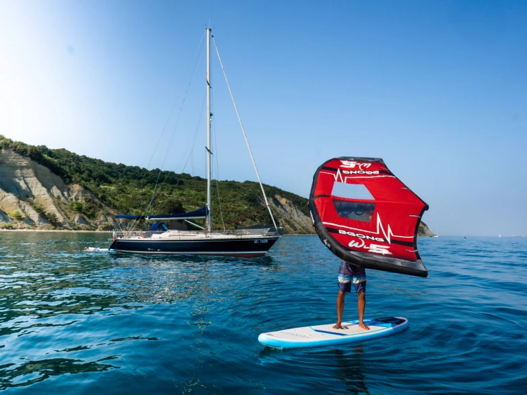 Wynajem Żaglowiec Bénéteau z patentem 
