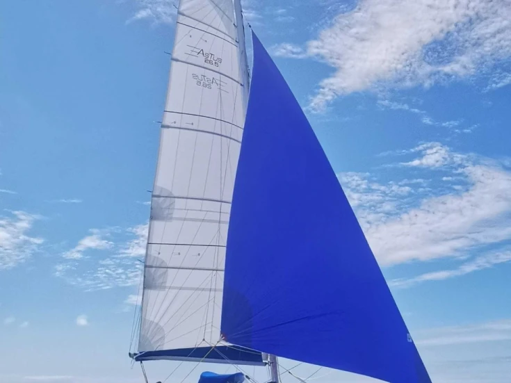 ASTUS BOATS ASTUS 26.5 między profesjonalistami a osobami prywatnymi w La Trinité-sur-Mer