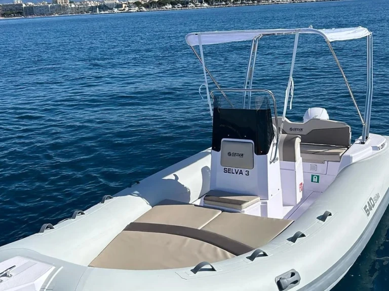 Wynajmij Selva Selva 540 Stile w Antibes