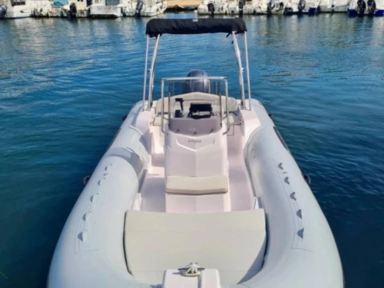 Wynajmij Capelli Tempest 630 w Antibes