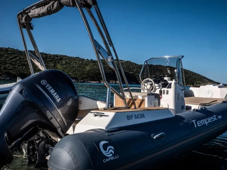 Wynajmij Capelli Tempest 700 Sun w Propriano