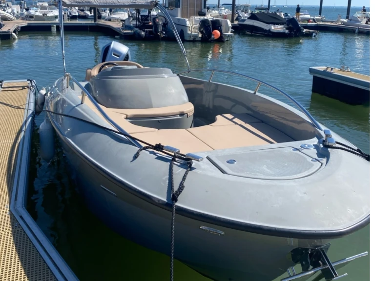 Wynajem Motorówka Aquarius z patentem 