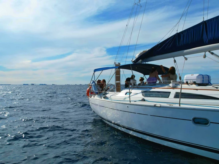 Wynajem Żaglowiec Jeanneau z patentem 