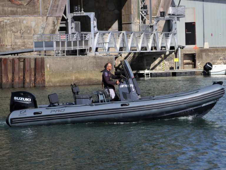 Wynajmij Łódż półsztywna z lub bez skippera Zodiac w Port-Louis