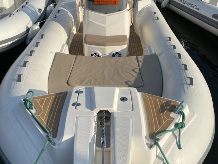 Wynajem w Port de Saint-Cyprien Méditerranée- Capelli Tempest 700 Sun na SamBoat