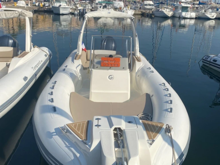 Wynajem w Port de Saint-Cyprien Méditerranée- Capelli Tempest 775 na SamBoat